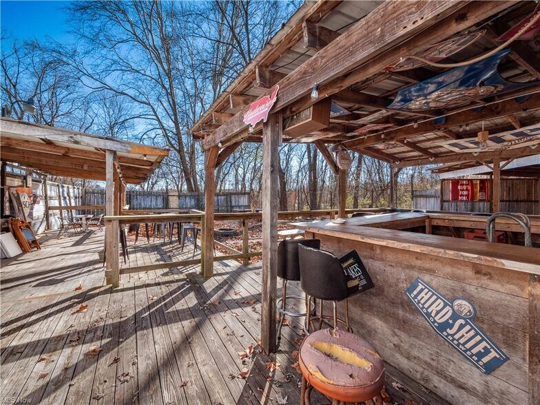 More Photos Of 612 S State St, Crooksville Bar For Sale