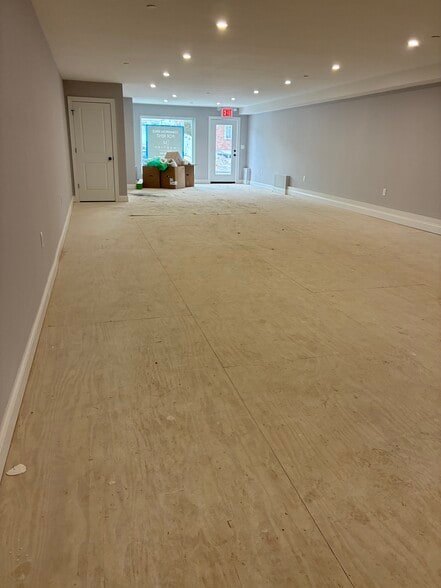 More Photos Of 481 Jewett Ave, Staten Island General Retail For Lease