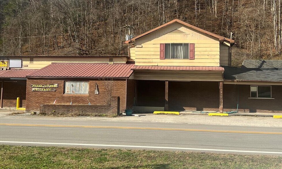 Primary Photo Of 8717 KY Highway 7, Viper Supermarket For Sale