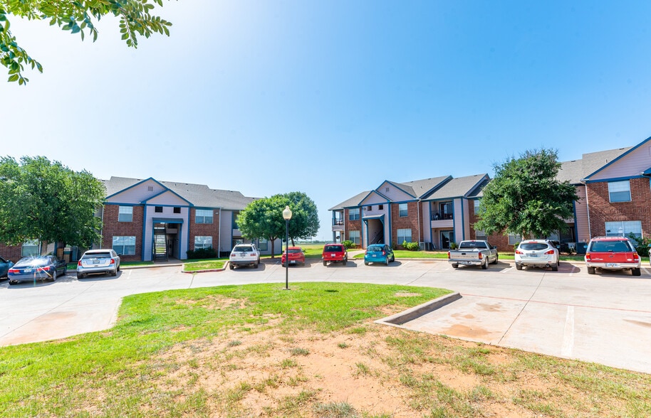 More Photos Of 300 Madison Ave, Childress Apartments For Sale