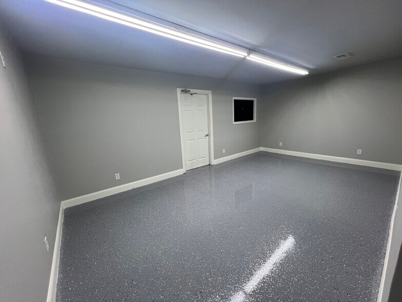 More Photos Of 317 Meyers Dr, Sherman Unknown For Lease