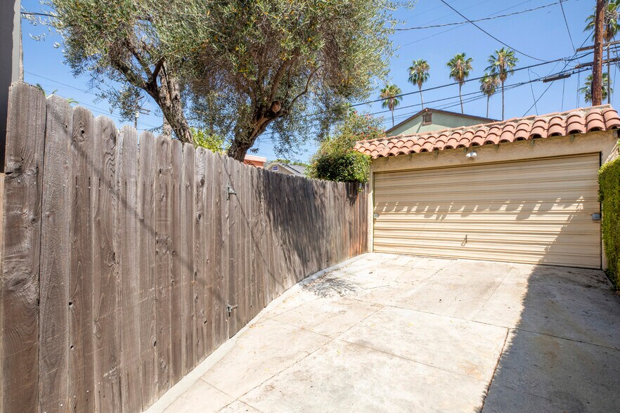 More Photos Of 4909 York Blvd, Los Angeles Office For Sale