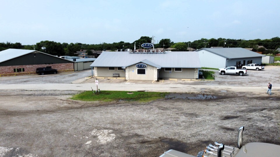 More Photos Of 701 N Crossroads, Leonard Restaurant For Sale