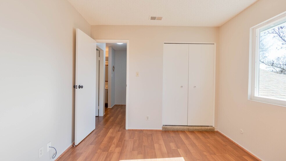 More Photos Of 1093 Del Rio Circle, Concord Apartments For Sale