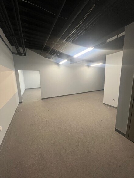 More Photos Of 133 N Locust Hill Dr, Lexington Self Storage For Lease