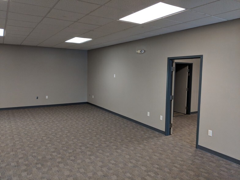 More Photos Of 1400 Proline Pl, Gettysburg Office For Sale