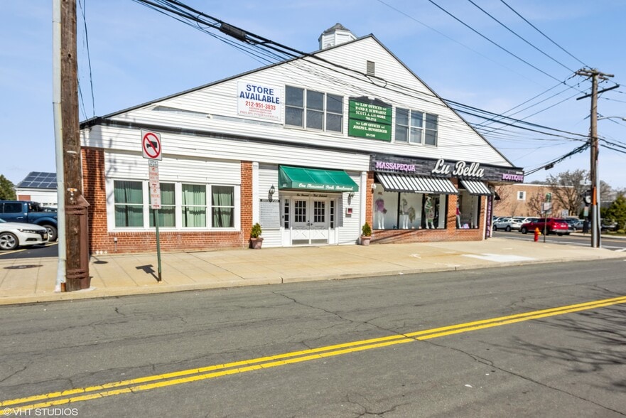 More Photos Of 1000 Park Blvd, Massapequa Park General Retail For Lease