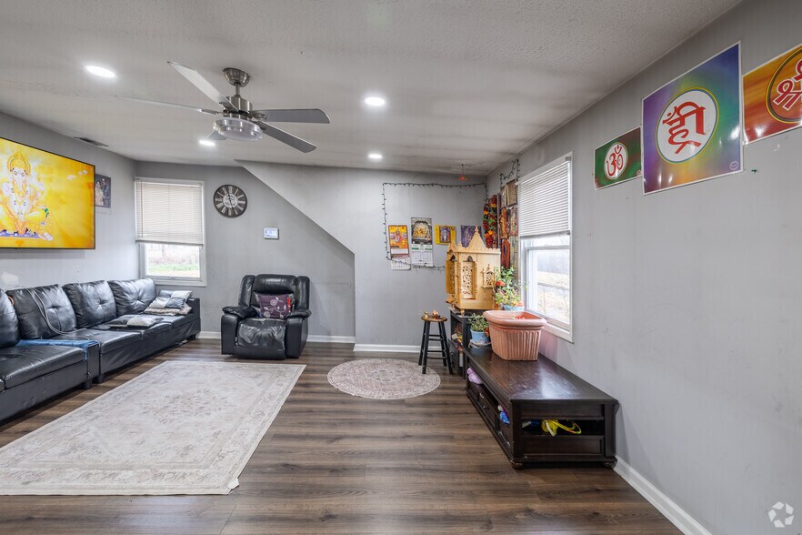 More Photos Of 201 Hanover Pike, Hampstead Service Station For Sale