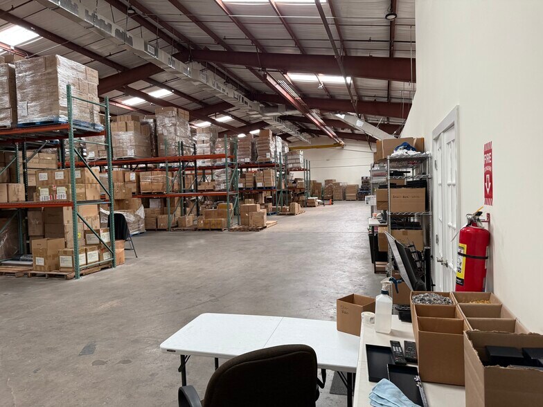 More Photos Of 7140-7176 15th St E, Sarasota Manufacturing For Lease