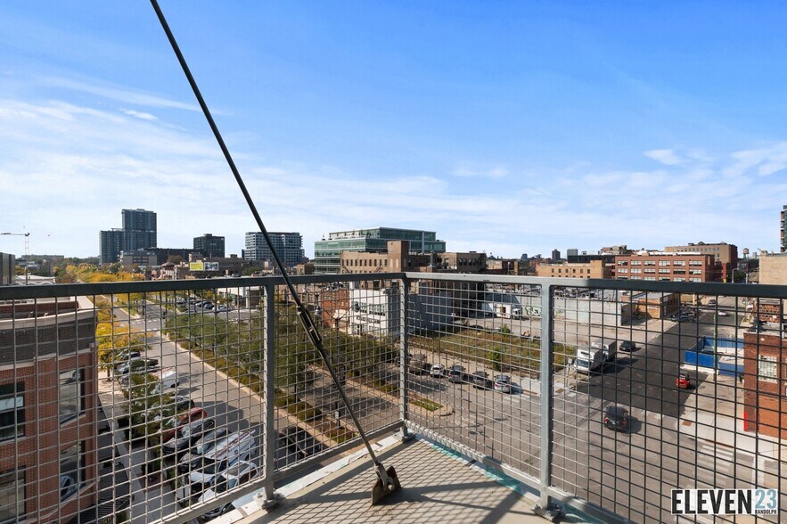 More Photos Of 1123 W Randolph St, Chicago Apartments For Lease