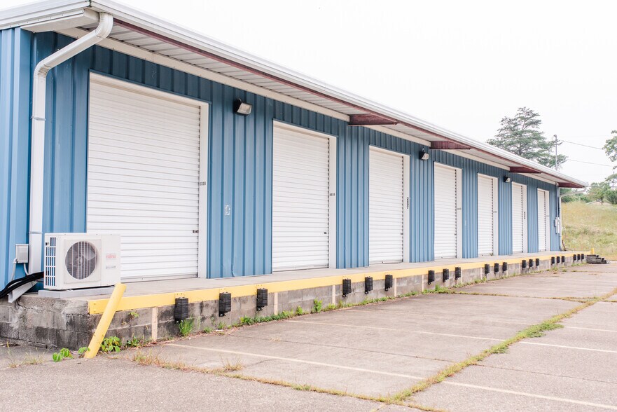 More Photos Of 3956 Staunton Tpke, Parkersburg Light Distribution For Lease