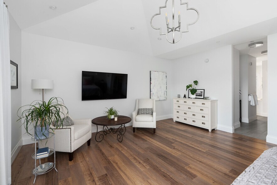 More Photos Of 9175 Gilmour, Mission Specialty For Sale