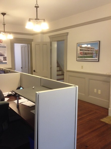 More Photos Of 83 Maple St, Springfield Office For Lease