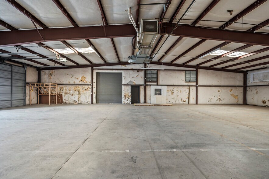 More Photos Of 10490 N NC Highway 150, Clemmons Flex For Lease