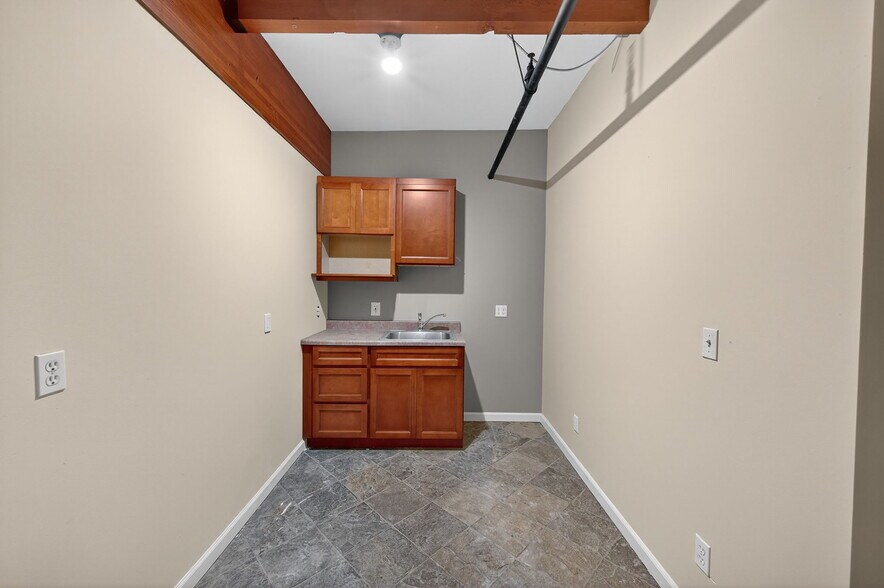 More Photos Of 20 S Linden Ave, South San Francisco Warehouse For Sale