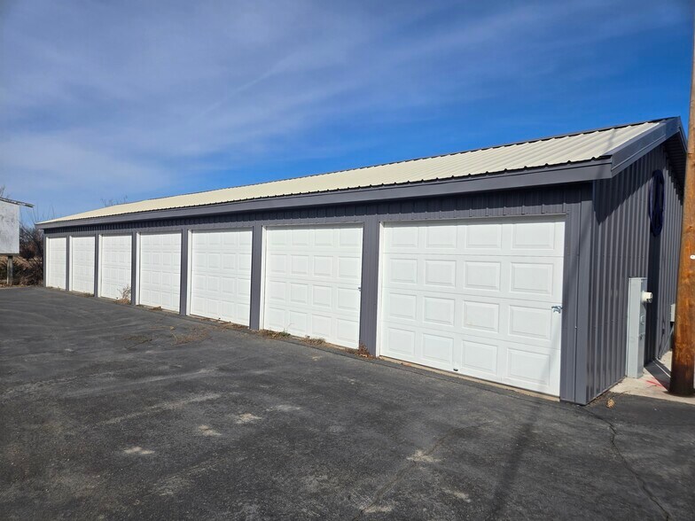 More Photos Of 300 W Hickory St, Apple River General Retail For Sale