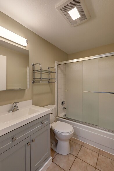 More Photos Of 8100 Delridge Way SW, Seattle Apartments For Sale