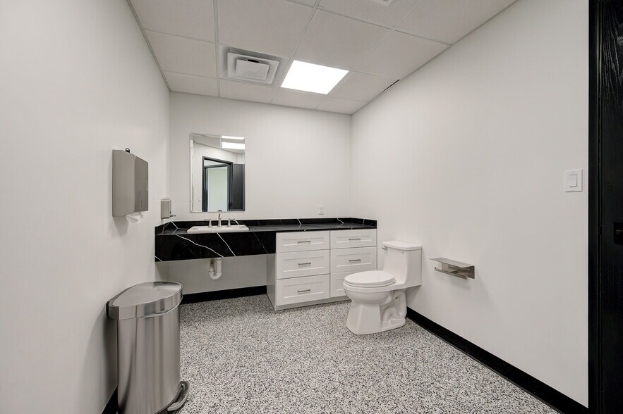 More Photos Of 501 E Britton Rd, Oklahoma City Auto Dealership For Lease