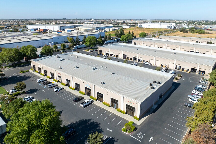 More Photos Of 17800-17918 Murphy Pky, Lathrop Warehouse For Lease