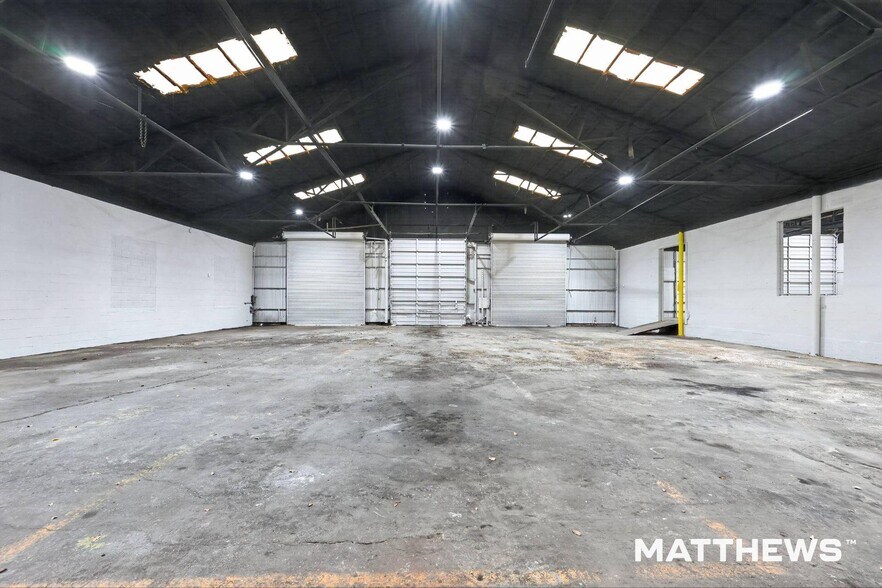 More Photos Of 5504 Forest Hill Dr, Fort Worth Warehouse For Sale