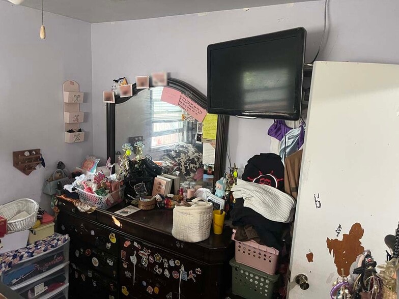 More Photos Of 1068 McDonald Ave, Wilmington Multifamily For Sale