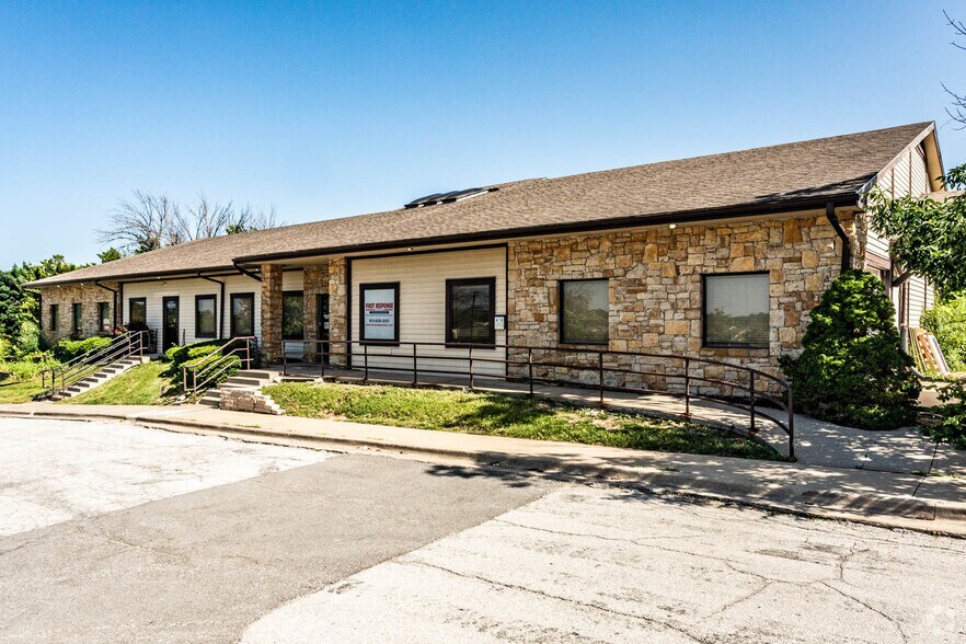 More Photos Of 13460 S Arapaho Dr, Olathe Unknown For Lease