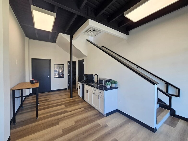 More Photos Of 32502 Tamina Rd, Magnolia Office For Lease