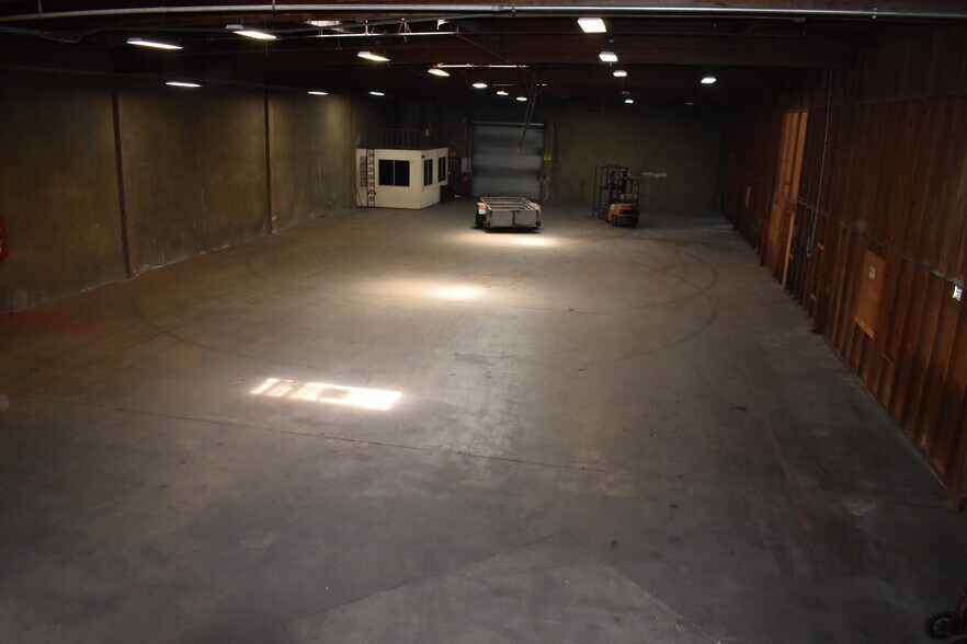 More Photos Of 4630 Cecelia St, Cudahy Warehouse For Lease