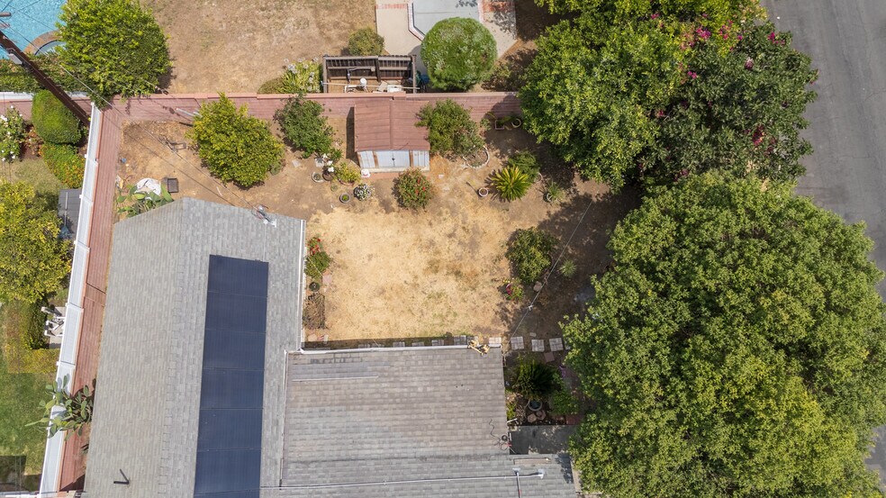 More Photos Of 6402 Graves Ave, Van Nuys Apartments For Sale