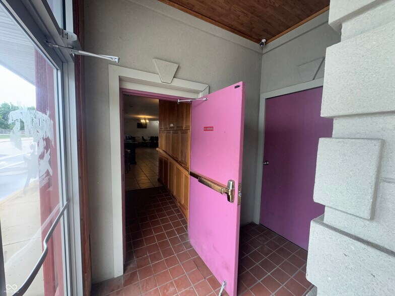 More Photos Of 1914 I Ave, New Castle Restaurant For Lease