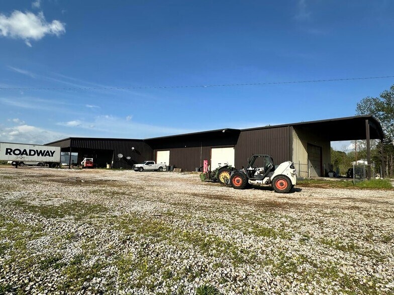 More Photos Of 910 State Highway 30 W, New Albany Warehouse For Sale