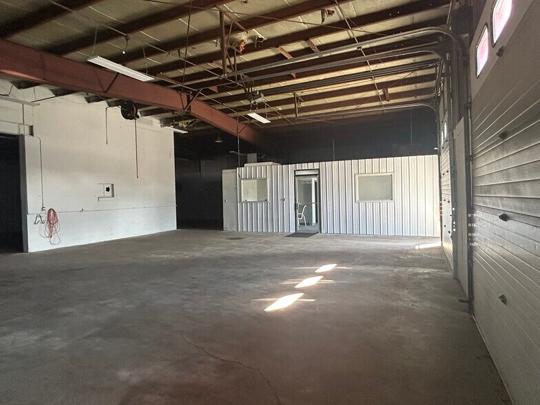 More Photos Of 3499 E Main St, Kalamazoo Auto Repair For Sale