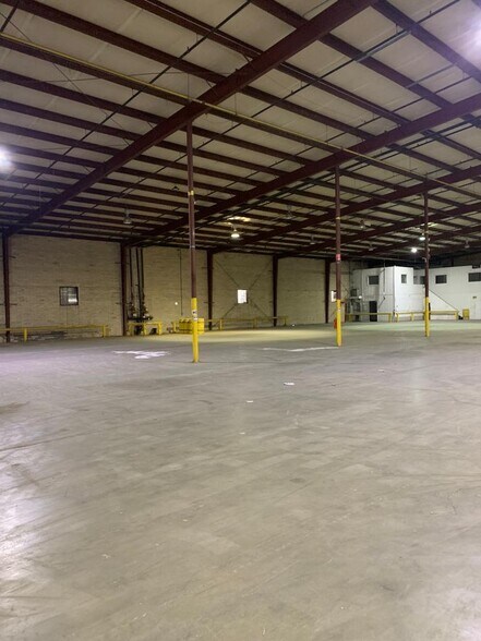 More Photos Of 232 S Industrial Blvd, Calhoun Distribution For Lease