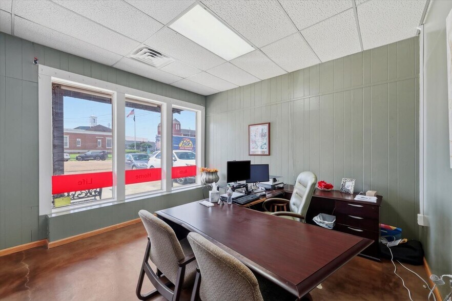 More Photos Of 148 W Green St, Hazlehurst Office For Sale