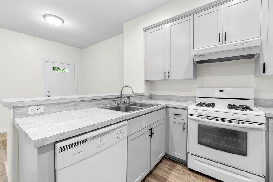 More Photos Of 3540 SE 119th Ave, Portland Apartments For Sale