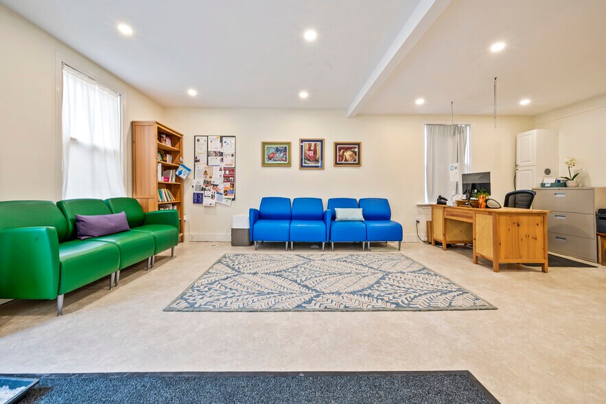More Photos Of 16 Church St, Orangeville Flex For Sale