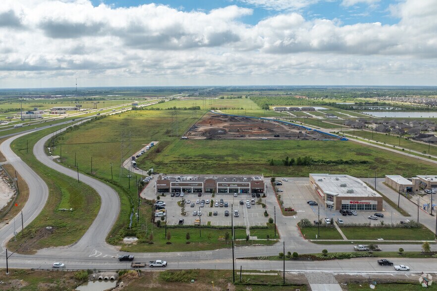 More Photos Of 3244 Meridiana Pky, Rosharon Storefront For Sale
