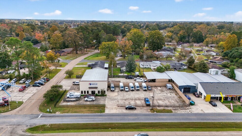 More Photos Of 15590 Florida Blvd, Baton Rouge Showroom For Sale