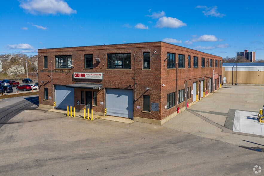 More Photos Of 135 E Howard St, Quincy Warehouse For Lease