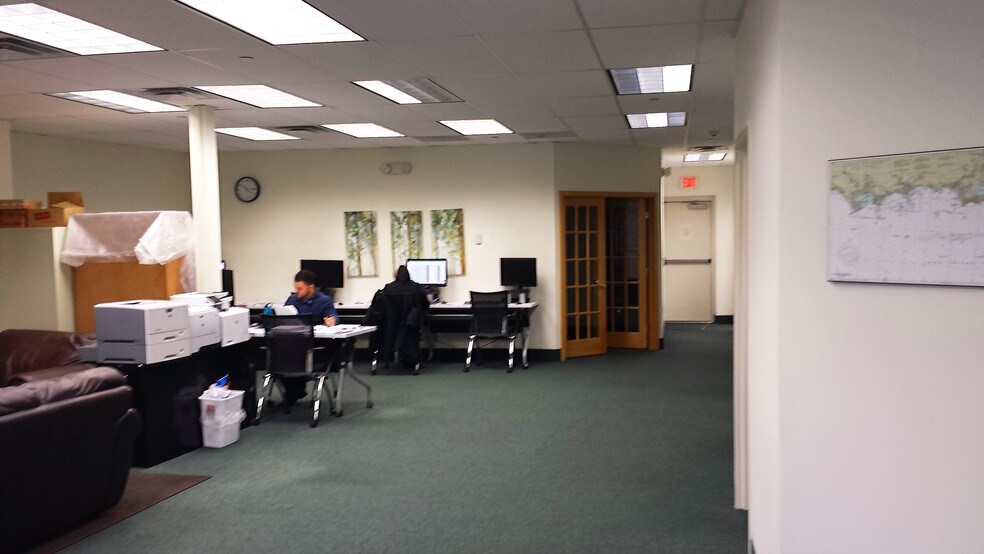 More Photos Of 20 Research Pky, Old Saybrook Light Manufacturing For Lease