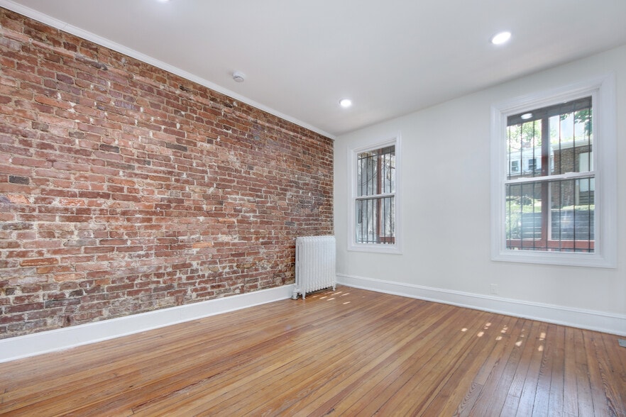 More Photos Of 1674 Irving St NW, Washington Apartments For Sale