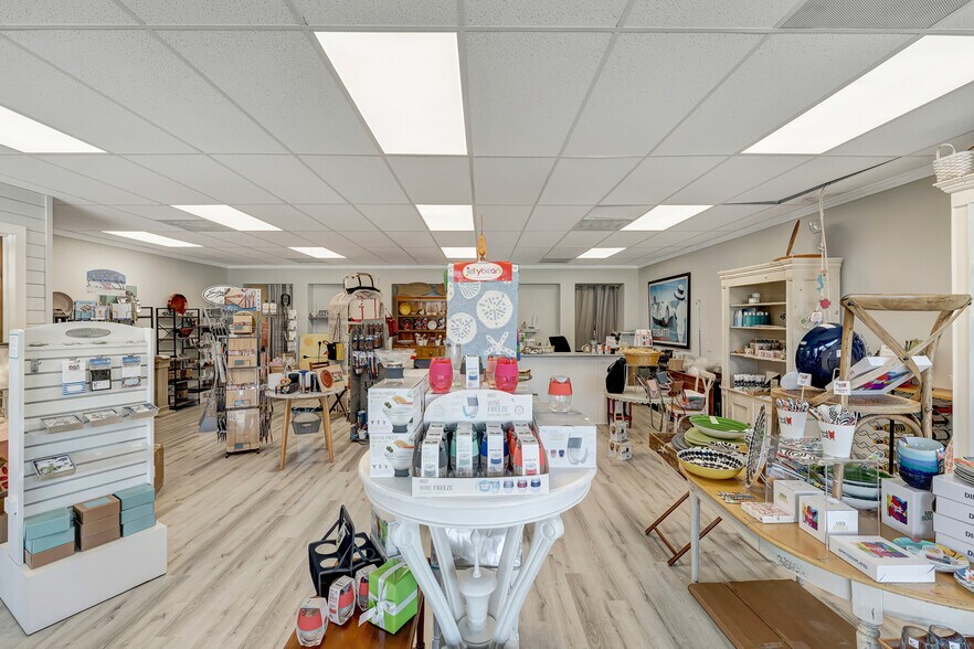 23 Royal Palm Pointe, Vero Beach, FL 32960 Restaurant For Sale