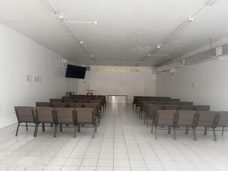 More Photos Of 814 Court St, Clearwater Storefront For Lease