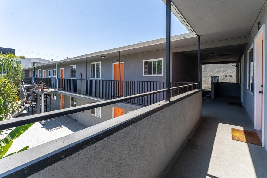 More Photos Of 4309 W Adams Blvd, Los Angeles Apartments For Sale