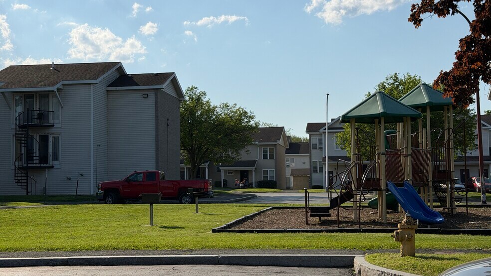 More Photos Of Capital Woods, Albany Apartments For Sale
