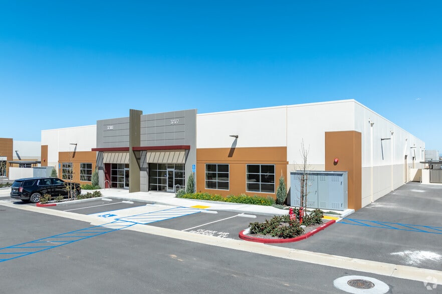 Primary Photo Of 37371 Industry Way, Murrieta Unknown For Lease
