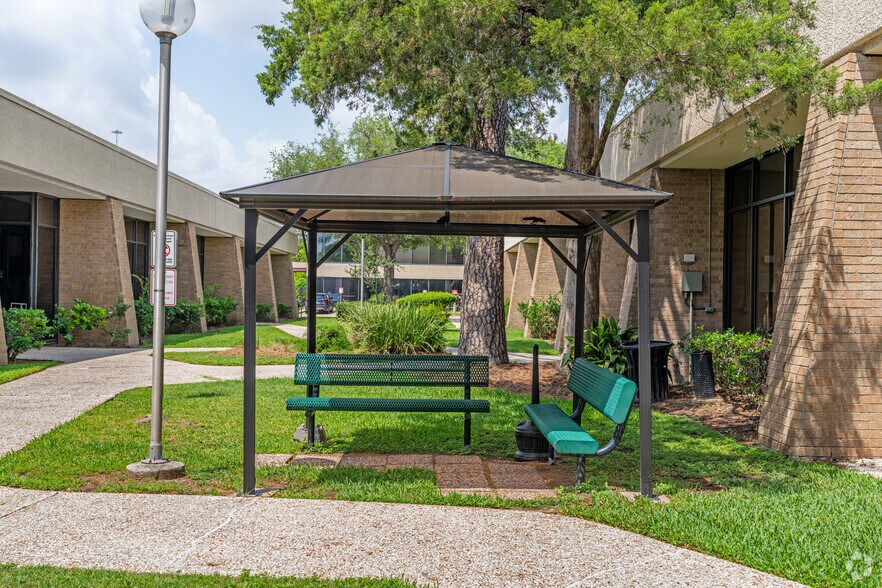 More Photos Of 8554 Katy Fwy, Houston Unknown For Lease