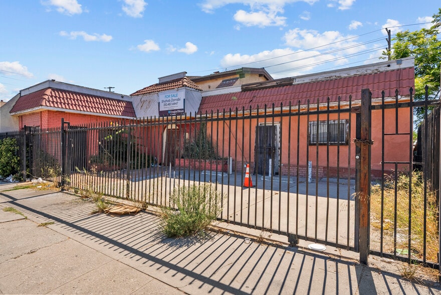 More Photos Of 9511 S San Pedro St, Los Angeles Office Residential For Sale
