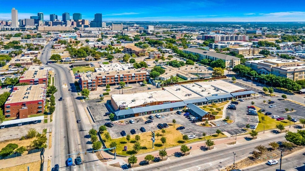 More Photos Of 1024 W Rosedale St, Fort Worth Unknown For Lease