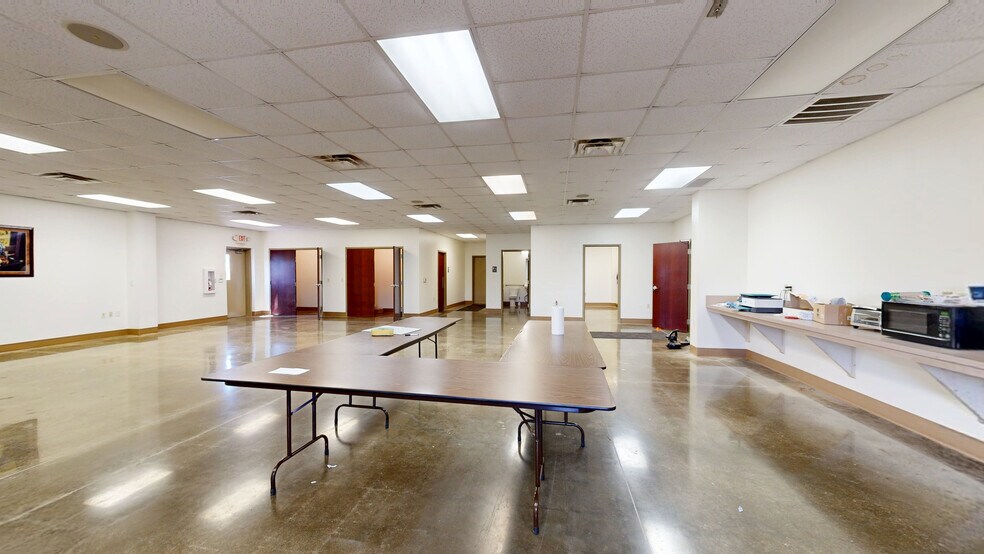 More Photos Of 851 W Harrison Rd, Longview Service For Lease